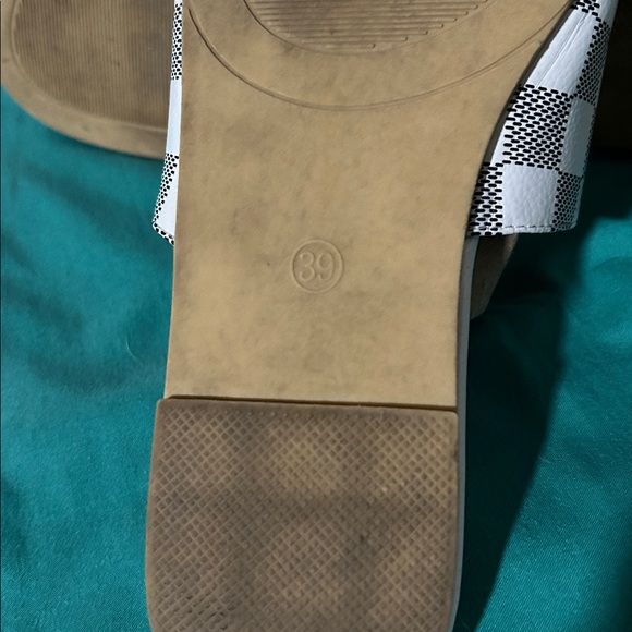 Checkerboard Slide Sandals in White w/ black sz:39 - Picture 7 of 8